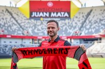 الدولي الإسباني السابق خوان ماتا يوقّع مع ملبورن فيكتوري