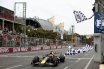 جائزة أذربيجان الكبرى: الفوز من نصيب فيرستابن وبياستري يخرج خالي الوفاض