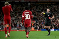 بطولة إنكلترا: سلوت يصف بطاقة إيكيتيكيه الحمراء بـ