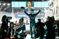 جائزة سنغافورة الكبرى: راسل يحرز المركز الأول وماكلارين تحسم لقب الصانعين