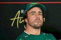 جائزة الولايات المتحدة: ألونسو مؤمن بقدرة فيرستابن على الفوز بلقبه الخامس تواليا