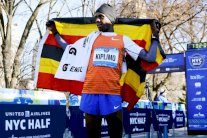 الاوغندي كيبليمو والاثيوبية فيسا بطلا ماراثون شيكاغو