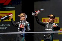 راسل وأنتونيلي يمددان عقديهما مع مرسيدس حتى عام 2026