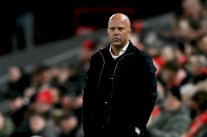 كأس الرابطة: بالاس يزيد محن ليفربول وسلوت بثلاثية نظيفة تاريخية في