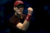 أيه تي بي الختامية: سينر يتخطى زفيريف بسهولة ويتأهل إلى نصف النهائي وأوجيه-ألياسيم ينعش آماله