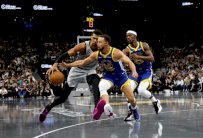 دوري أن بي ايه: كوري يواصل تألقه ويقود ووريرز إلى تجديد الفوز على سبيرز