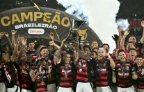 فلامنغو يتوج بطلا للبرازيل بعد ليبرتادوريس