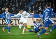 بطولة إسبانيا: ريال يعيد الفارق مع برشلونة إلى أربع نقاط بفوز صعب على ألافيس