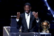 ديمبيليه يحرز جائزة