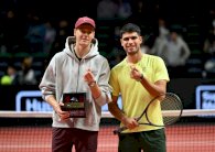 ألكاراس يتغلب على سينر في مباراة استعراضية جماهيرية في كوريا الجنوبية