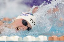 ليديكي تسجل ثاني أسرع زمن في سباق 1500 م سباحة حرة