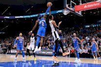 أن بي أيه: غيلجيوس-ألكسندر يقود ثاندر إلى إنهاء سلسلة خساراته أمام سبيرز