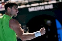 أستراليا المفتوحة: ألكاراس يتخطى بداية بطيئة ويبلغ الدور الثالث