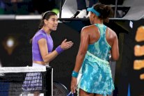 بطولة أستراليا: نافراتيلوفا ودافنبورت تنتقدان أوساكا على عدم التزامها بـ