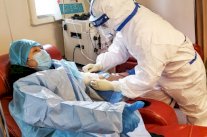 احتمالات الإصابة بكورونا أكبر لدى المسنّين والمرضى