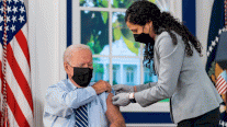 بايدن تلقّى الجرعة الثالثة من لقاح فايزر المضادّ لكوفيد