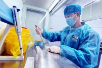 ما يعرفه العلماء عن المتحورة الجديدة أوميكرون