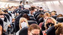 الاتحاد الأوروبي يُلغي إلزامية الكمامة في الطائرات والمطارات