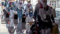 السعودية تستقبل أوائل الحجاج من خارج المملكة منذ 2019