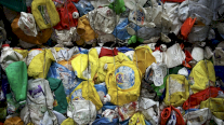 قانون جديد في كاليفورنيا يرغم الصناعيين على تمويل إعادة تدوير البلاستيك