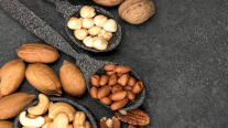 حفنة من المكسرات تُخفف أمراض القلب والأوعية الدموية