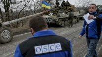 بريطانيا: على روسيا إخلاء سبيل بعثة المراقبة الأوروبية