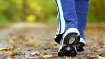دراسة مفاجئة.. كيف يمكن لمشيتك أن تحميك من الموت المفاجئ؟