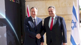 أكد وزير الخارجية البريطاني، اللورد كاميرون، عقب لقائه نظيره الإسرائيلي، إسرائيل كاتس، أن الوضع في الشرق الأوسط 