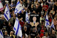 عشرات الآلاف من الإسرائيليين يتظاهرون مطالبين بالتوصل إلى اتفاق لإعادة الرهائن