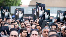 مراسم حداد على الرئيس الراحل إبراهيم رئيسي في ساحة ولي العصر في وسط مدينة طهران