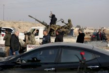 يتمركز جنود الجيش السوري في محيط أحياء الشيخ مقصود - EPA