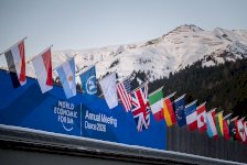 أعلام الدول المشاركة في منتدى دافوس في دورة عام 2026. - Getty Images