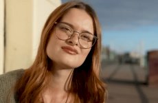 تقول أوناغ إنها لم تكن تعرف الكثير عن النظارات الذكية، أو كيفية استخدامها، قبل واقعة تصويرها باستخدام نظارة ذكية