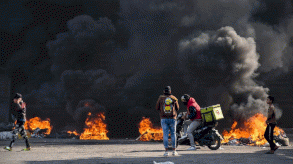 اشتباكات بين المحتجين وقوات الامن ليل الاحد في مدينة الناصرية عاصمة محافظة ذي قار العراقية