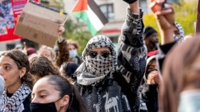 من يقف وراء الاحتجاجات المناهضة لإسرائيل في الجامعات الأميركية؟