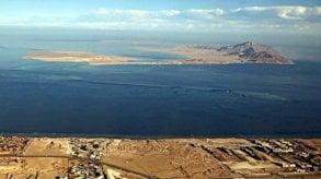 محامون مصريون يطعنون أمام القضاء الإداري في قرار نشر اتفاقية تيران وصنافير