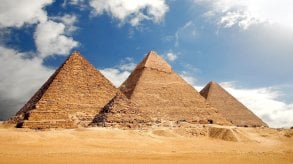 السر المقدّس: لماذا اختار المصري القديم الشكل الهرمي تحديدًا لدفن ملوكه؟