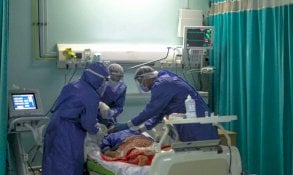 هجرة الأطباء من مصر.. مكسب مادي أم هرب من ظروف عمل قاسية؟