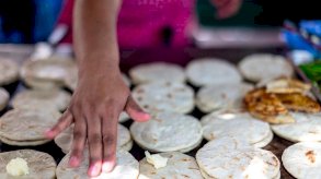  شخص يخبز العجين - Getty Images