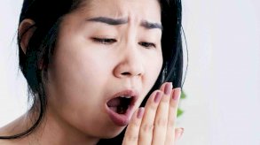لماذا تنبعث رائحة كريهة من الفم؟ وكيف يمكن معالجتها؟