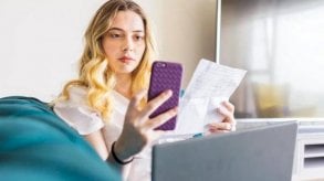 لماذا يضعك إقراض المال للأصدقاء والأقارب في مأزق حقيقي؟