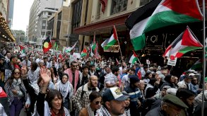 جاب المتظاهرون منطقة الأعمال المركزية في سيدني، أستراليا، خلال مسيرة تضامنية مع غزة، يوم 24 أغسطس/آب 2025. - Getty Images