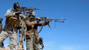 قوات الأمن في بونتلاند تتمركز بعد الاستيلاء على قاعدة لتنظيم داعش في سلسلة جبال كال ميسكاد في باري، شرقي خليج عدن في مدينة بوساسو، منطقة بونتلاند، الصومال 25 يناير/ كانون الثاني 2025 - Reuters