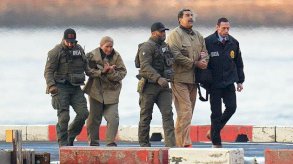 الرئيس الفنزويلي نيكولاس مادورو وزوجته سيليا فلوريس ويحاوطه فريق من الحراسة الأمنية المشددة - Getty Images