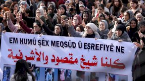 شارك أكراد سوريون في تظاهرة تضامنية مع سكان حيّي الشيخ مقصود والأشرفية في حلب، في الحسكة، سوريا، في 7 يناير/كانون الثاني 2026. رويترز/أورهان كيرمان. - Reuters