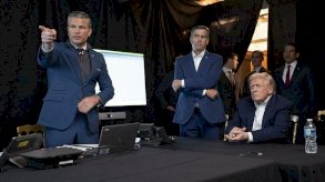  ترامب مع مسؤولين أمريكيين - Getty Images