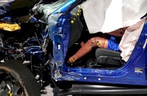 لماذا تكون النساء أكثر عرضة للوفاة في حوادث السيارات؟