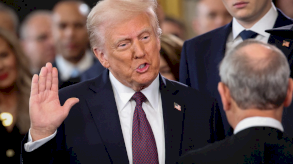  الرئيس الأمريكي دونالد ترامب يؤدي اليمين الدستورية في يوم تنصيبه رئيساً للولايات المتحدة في واشنطن (يناير/كانون الثاني 2025). - Reuters