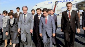 الرئيس السوري السابق حافظ الأسد ونائبه عبد الحليم خدام وشقيقه رفعت الأسد - Getty Images