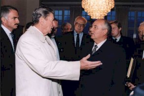 ريغان وغوربانشوف في ريكيافيك